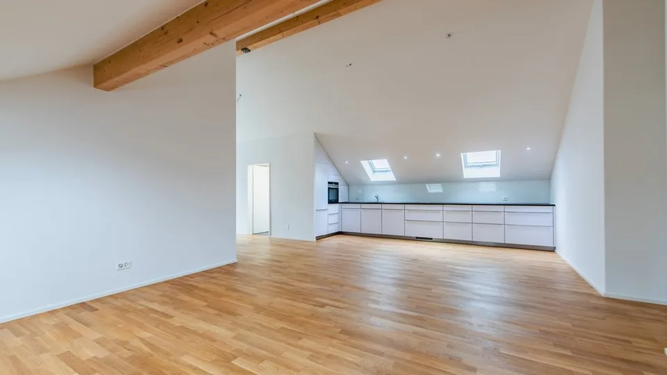 GEMÜTLICHE WOHNUNG MIT EXKLUSIVER DACHTERRASSE