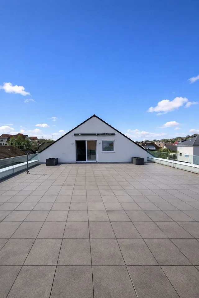 GEMÜTLICHE WOHNUNG MIT EXKLUSIVER DACHTERRASSE