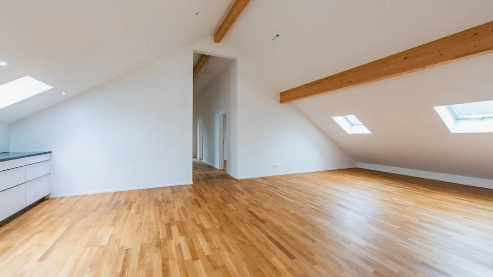 GEMÜTLICHE WOHNUNG MIT EXKLUSIVER DACHTERRASSE