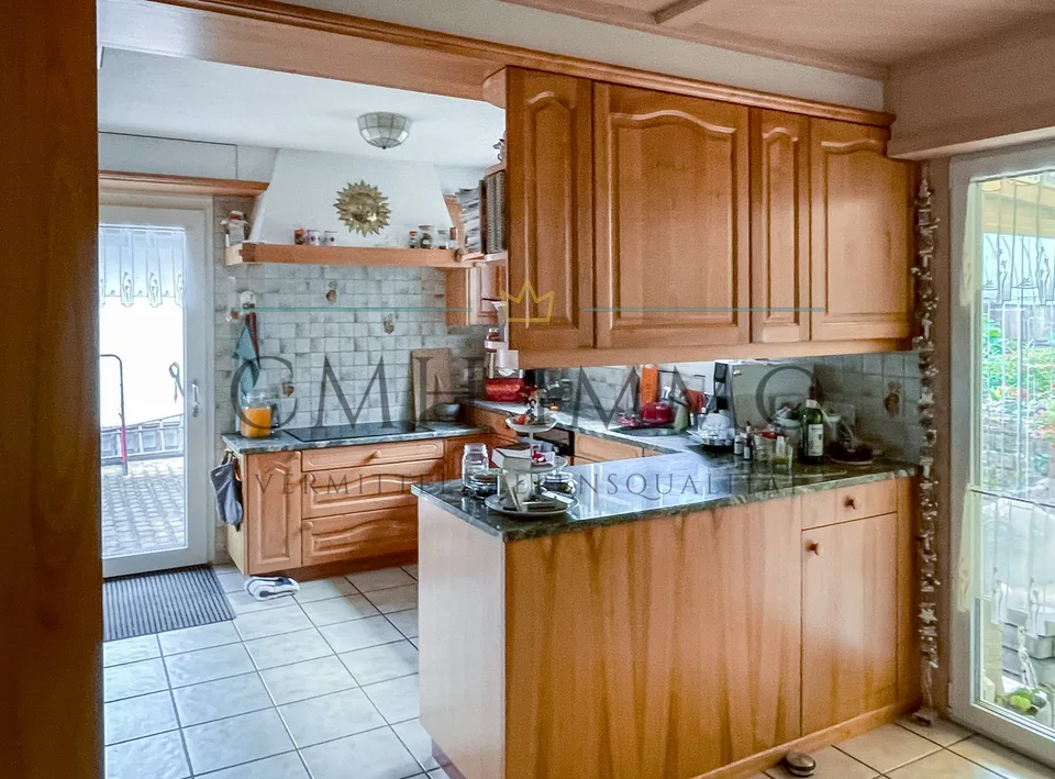 7.5-room single-family house with solar system, separate apartment, and dreamy garden