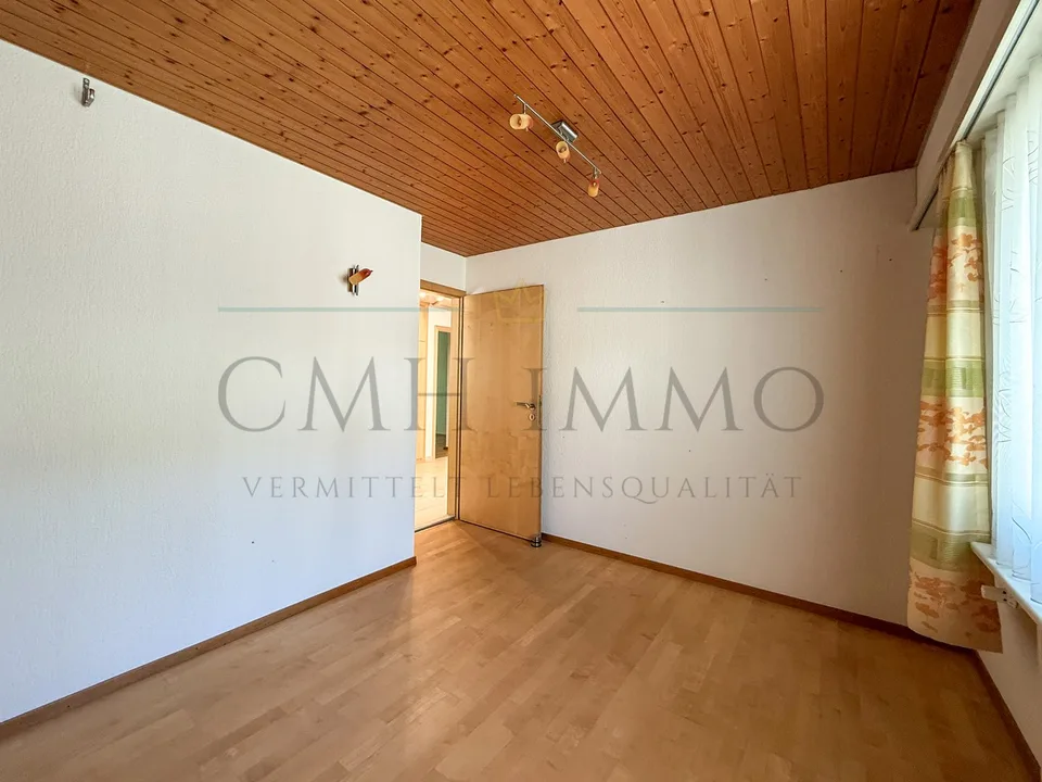 7.5-room single-family house with solar system, separate apartment, and dreamy garden