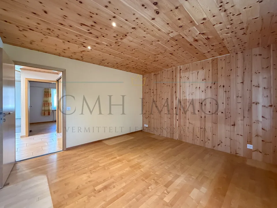 7.5-room single-family house with solar system, separate apartment, and dreamy garden