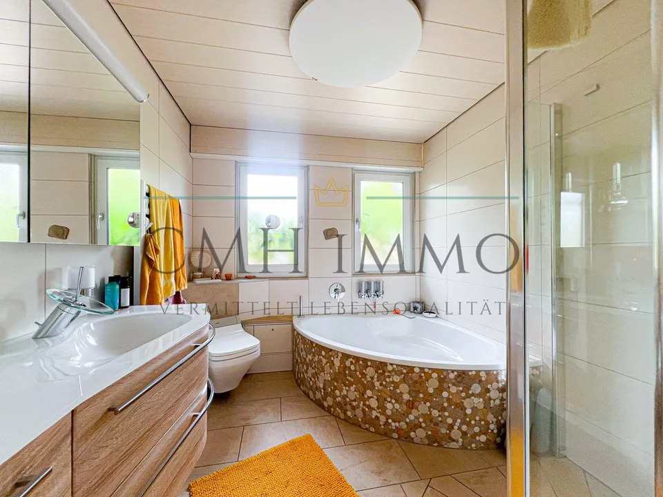 7.5-room single-family house with solar system, separate apartment, and dreamy garden
