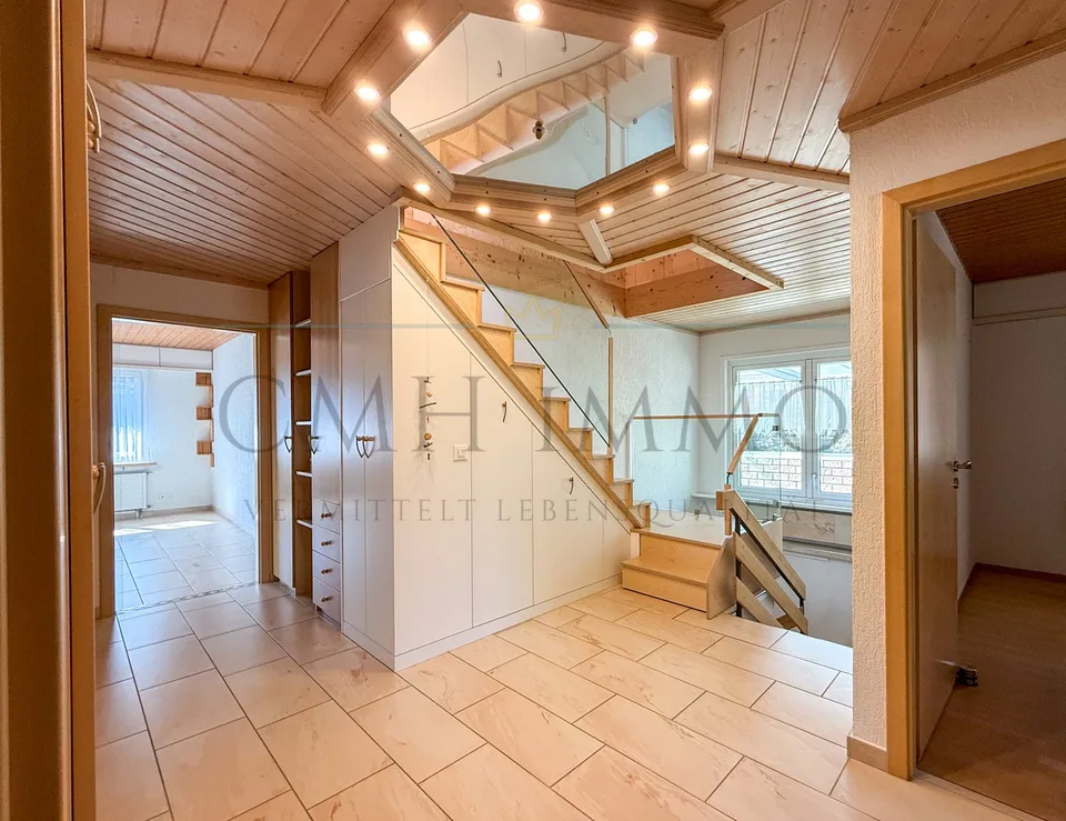 7.5-room single-family house with solar system, separate apartment, and dreamy garden