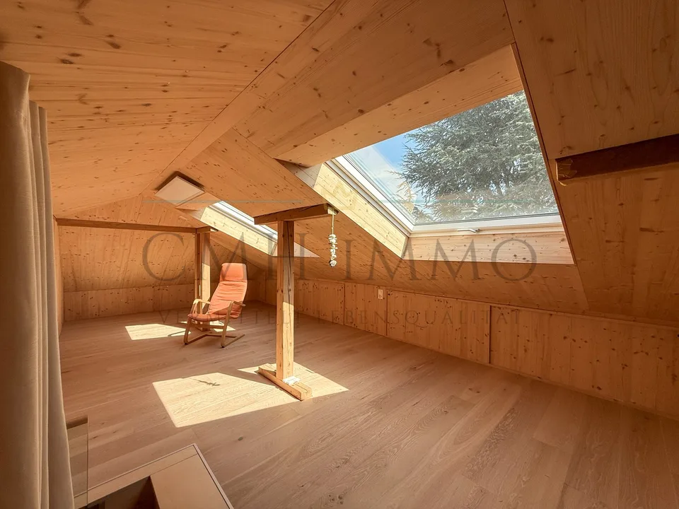 7.5-room single-family house with solar system, separate apartment, and dreamy garden