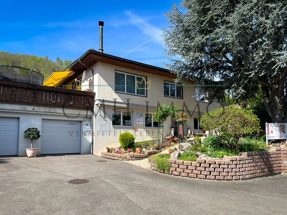 7.5-Zimmer-Einfamilienhaus mit Solaranlage, Einliegerwohnung und traumhaften Garten