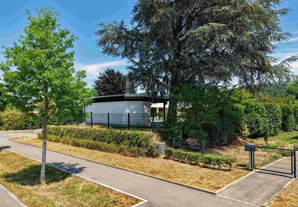 Molta spazio e comfort - sottile e doccia nel quartiere più bello di Burdlef