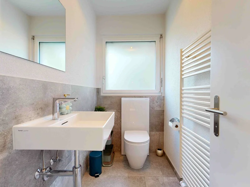 Molta spazio e comfort - sottile e doccia nel quartiere più bello di Burdlef