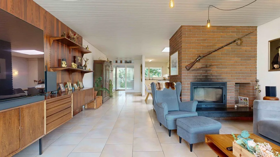 Molta spazio e comfort - sottile e doccia nel quartiere più bello di Burdlef