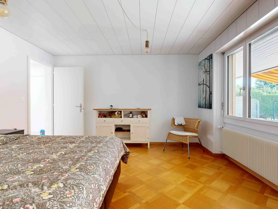 Molta spazio e comfort - sottile e doccia nel quartiere più bello di Burdlef