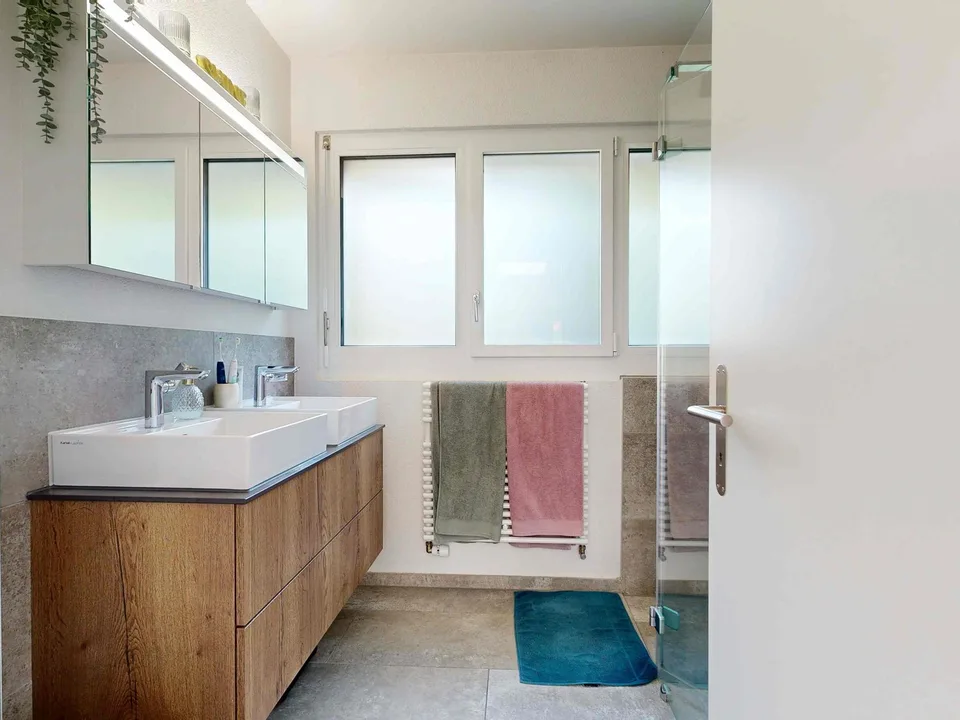 Molta spazio e comfort - sottile e doccia nel quartiere più bello di Burdlef
