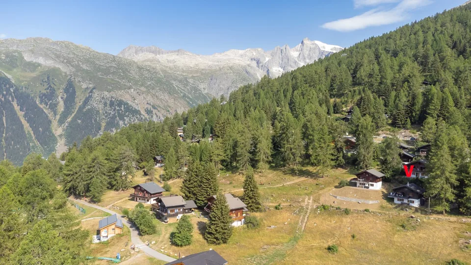Chalet ski-in-ski-out con due parcheggi privati