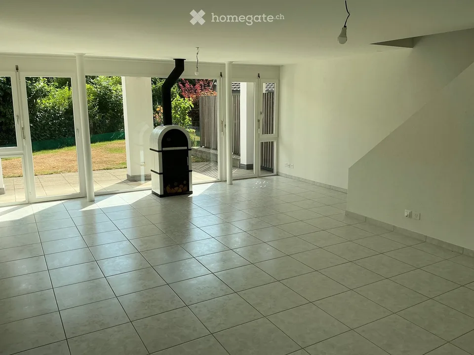 Appartamento maisonette unico di 5,5 locali con giardino a Tägerig