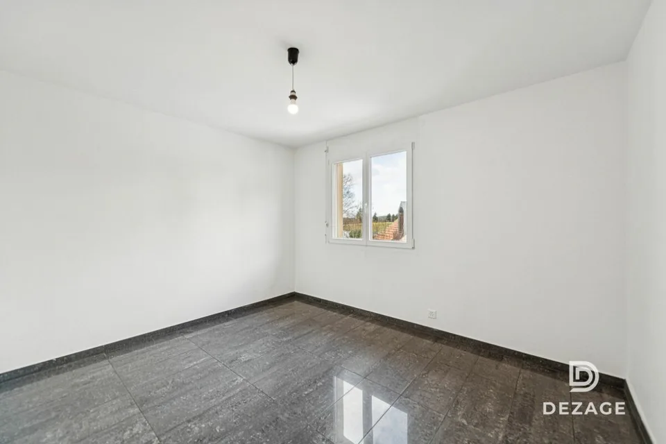 Immenso appartamento con 4 camere, a 2 minuti da scuole e negozi!
