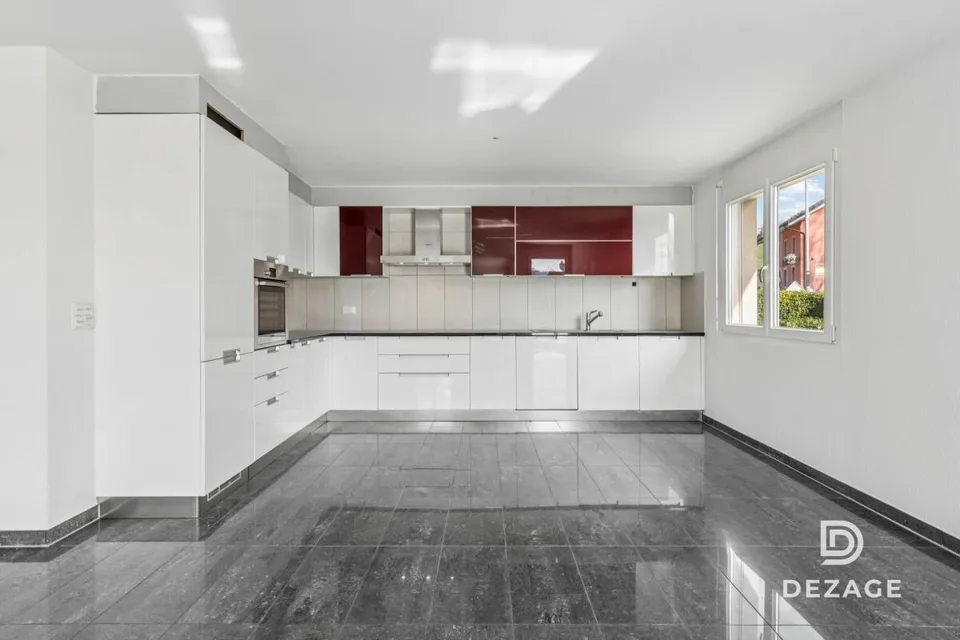 Großes Familienapartment mit überdachtem Balkon und Blick auf das Schloss Oron!