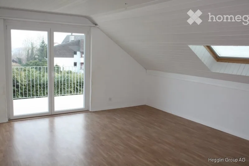 2-Zimmer-Dachwohnung mit schönem Seeblick – frisch renoviert & Parkplatz und Nebenkosten inklusive
