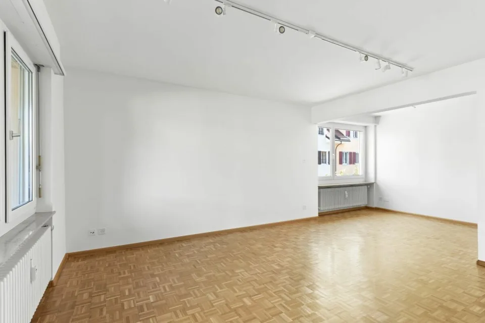 Appartement lumineux 3,5 pièces avec ascenseur et balcon dans un emplacement central à Birsfelden