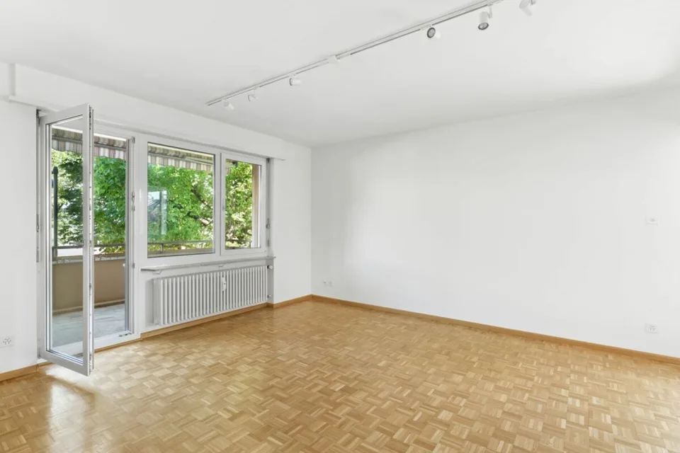 Appartement lumineux 3,5 pièces avec ascenseur et balcon dans un emplacement central à Birsfelden