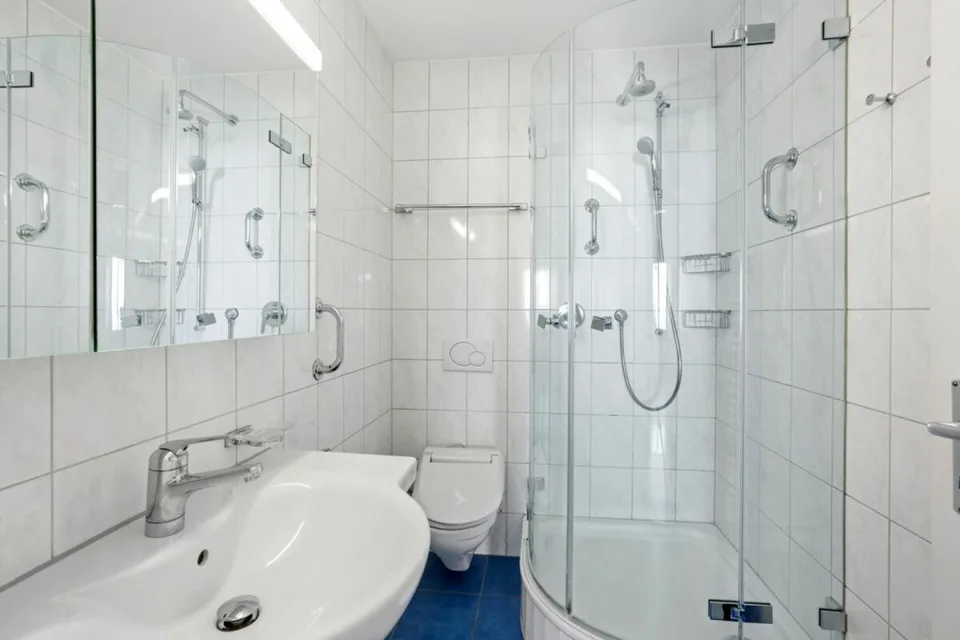 Appartement lumineux 3,5 pièces avec ascenseur et balcon dans un emplacement central à Birsfelden