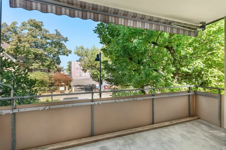 Appartement lumineux 3,5 pièces avec ascenseur et balcon dans un emplacement central à Birsfelden
