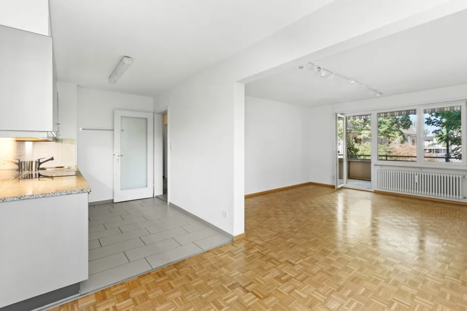 Appartement lumineux 3,5 pièces avec ascenseur et balcon dans un emplacement central à Birsfelden