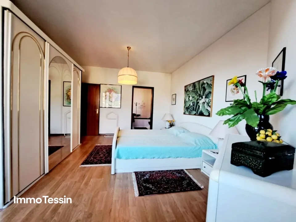 GELEGENHEIT: Luxuswohnung an top Lage mit Pool & Seesicht über Lugano auf den Lago Lugano