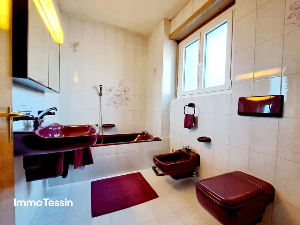 GELEGENHEIT: Luxuswohnung an top Lage mit Pool & Seesicht über Lugano auf den Lago Lugano