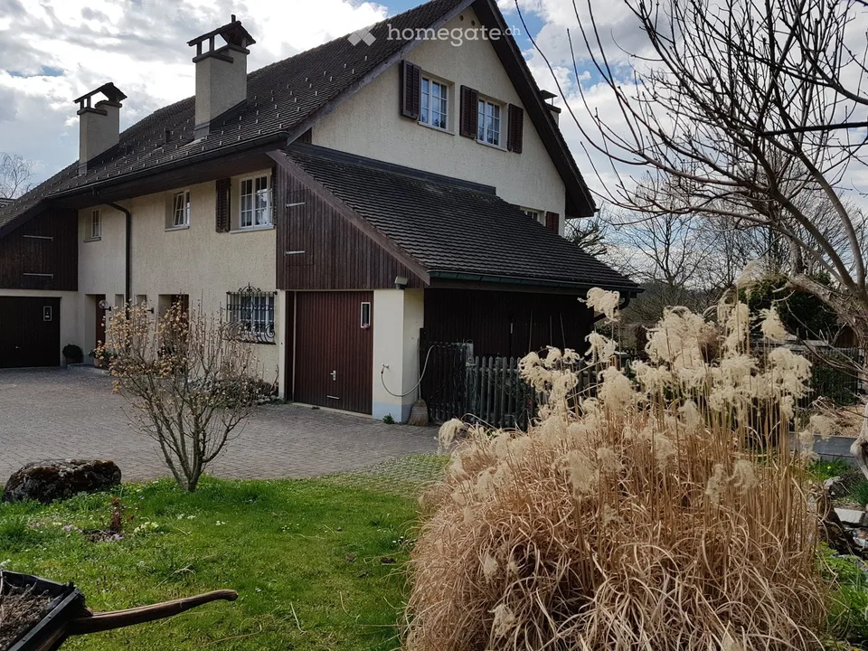 Charmantes 6.5-Zimmer-Doppelhaus in Zell ZH