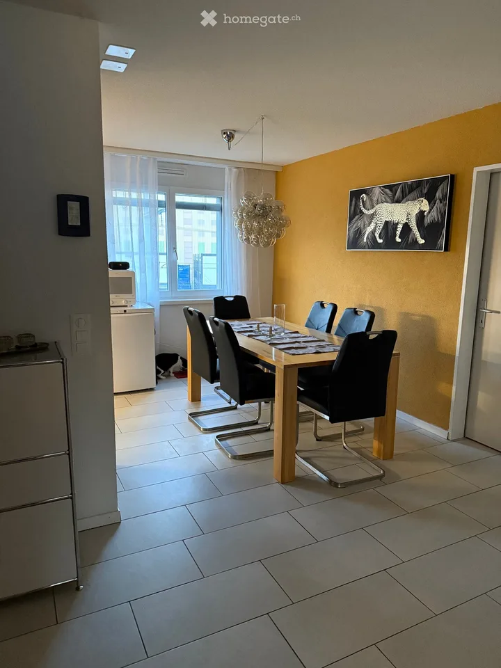 WG Zimmer ( gerade am BH von Dielsdorf)