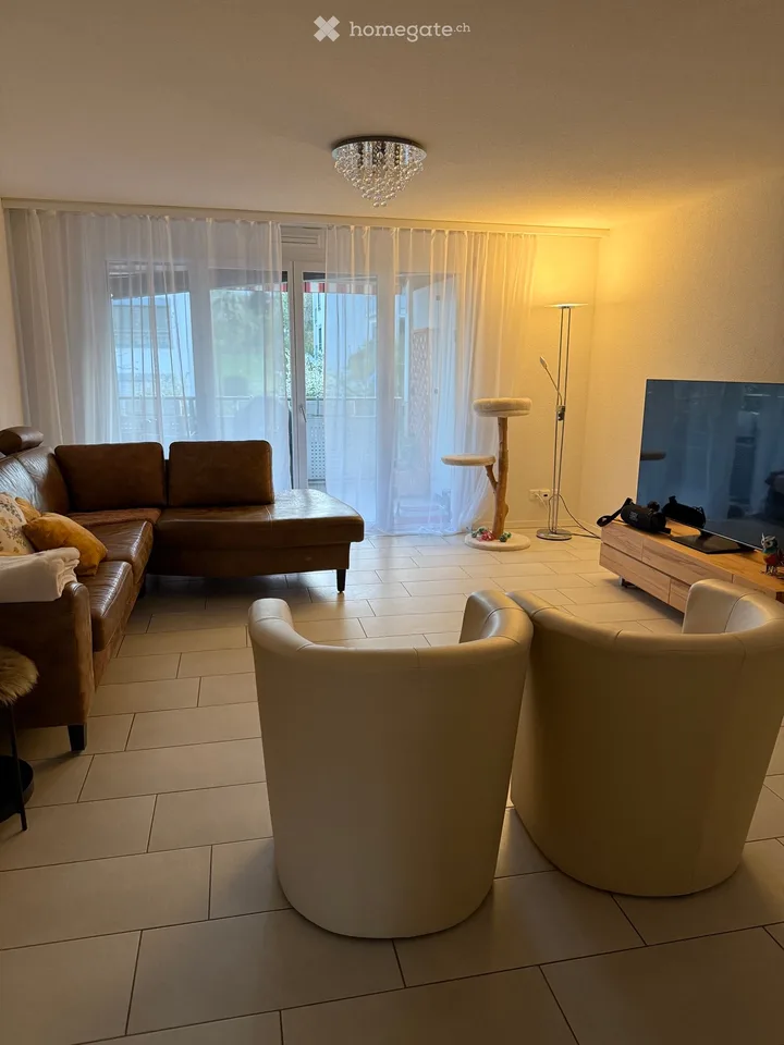 WG Zimmer ( gerade am BH von Dielsdorf)