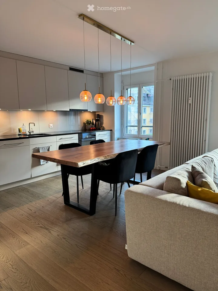 Helle, moderne 2.5-Zimmer-Wohnung mit zwei Balkonen Nähe Schmiede Wiedikon