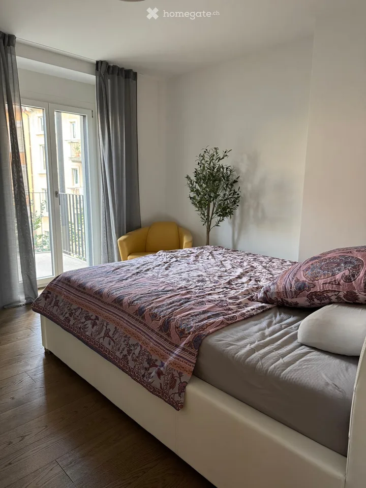 Helle, moderne 2.5-Zimmer-Wohnung mit zwei Balkonen Nähe Schmiede Wiedikon