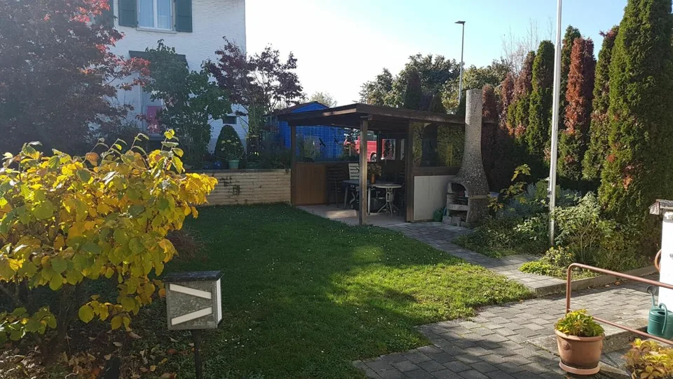 Casa a schiera di 6 locali ben curata con garage in posizione attraente