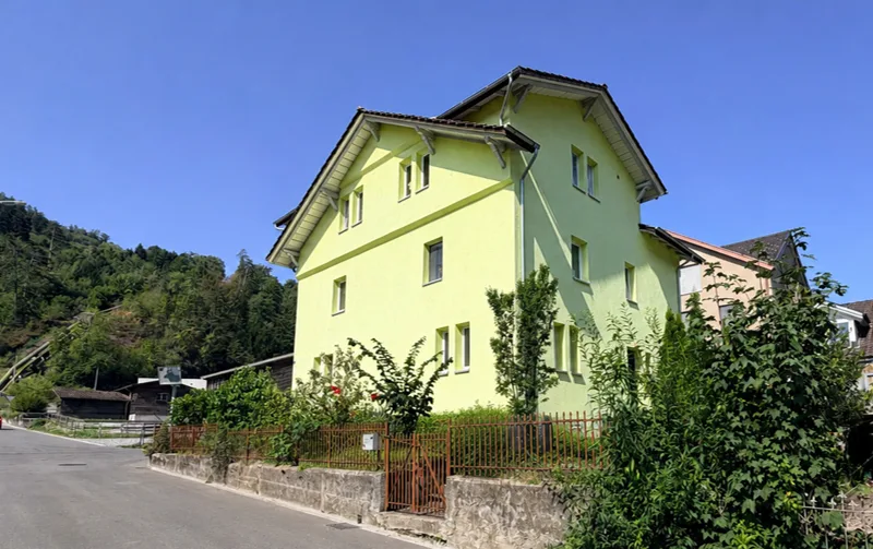 ZWEI 4.5-ZIMMER-HAUSHÄLFTEN – WOHNEN & VERMIETEN IN FLUMS