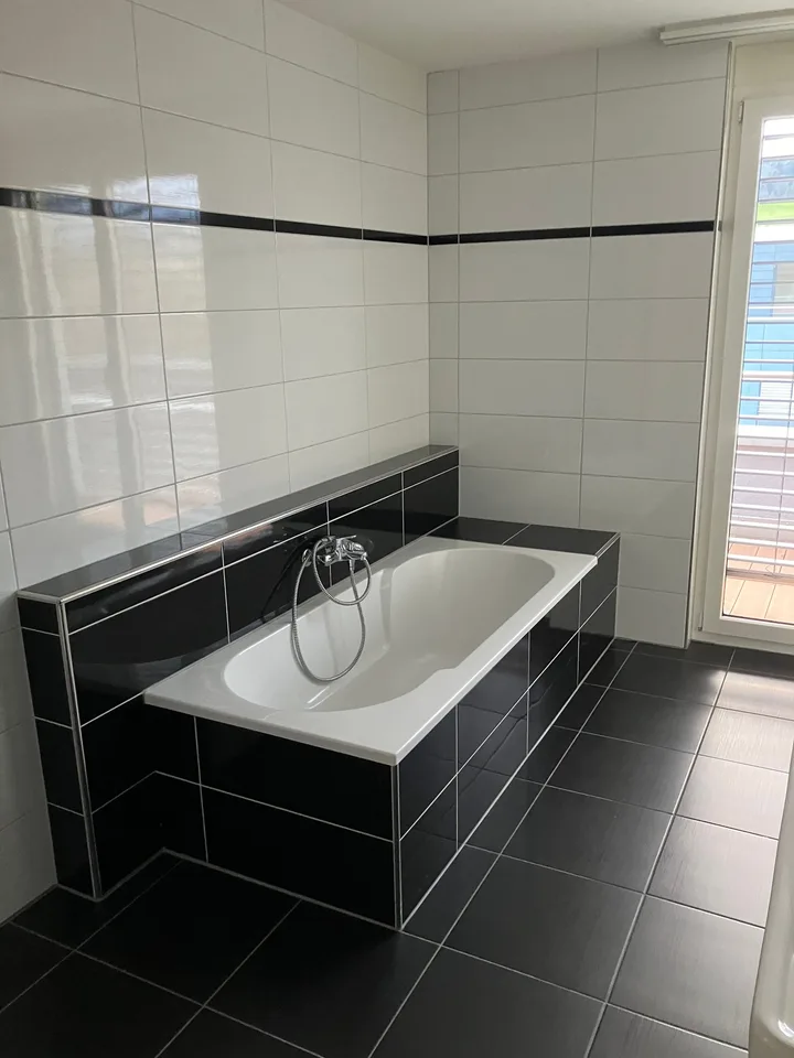Appartement spacieux de 7,5 pièces avec vue panoramique à Auw