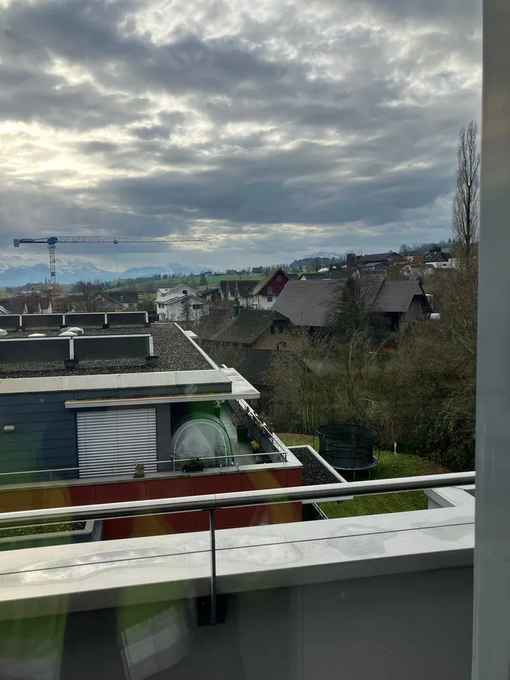 Appartement spacieux de 7,5 pièces avec vue panoramique à Auw