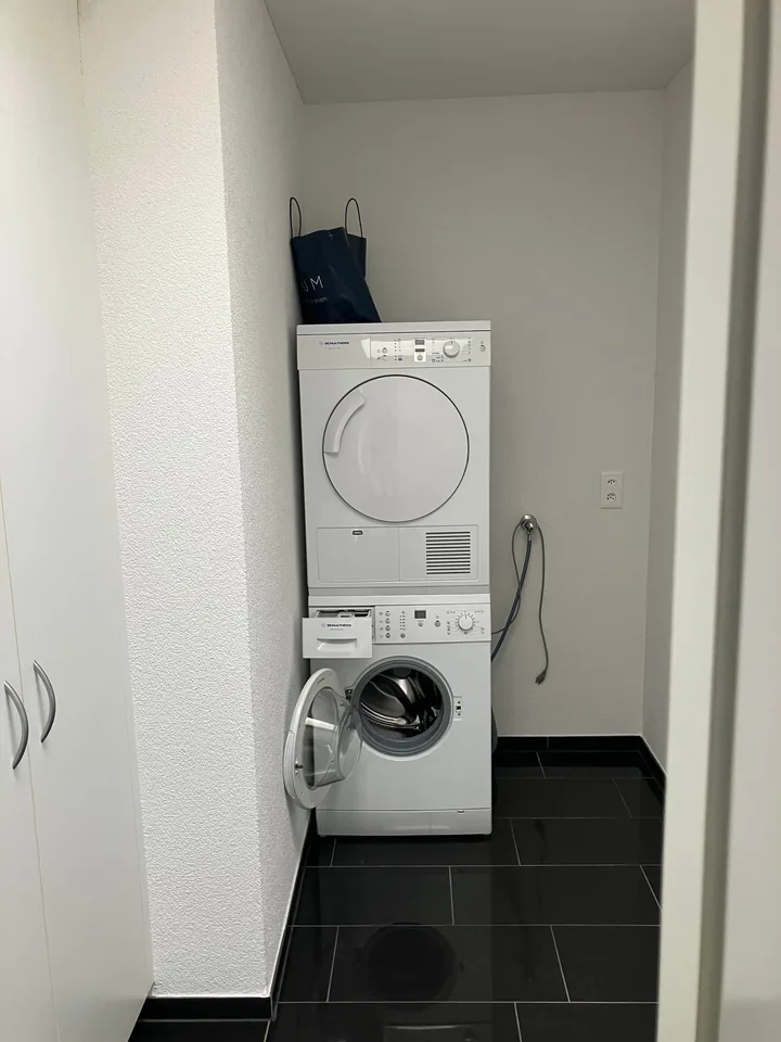 Appartement spacieux de 7,5 pièces avec vue panoramique à Auw