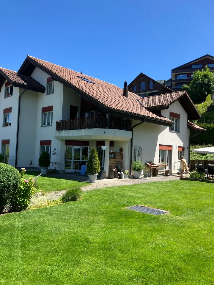 Geräumiges 6.5-Zimmer-Doppeleinfamilienhaus in idyllischer Lage in Emmetten