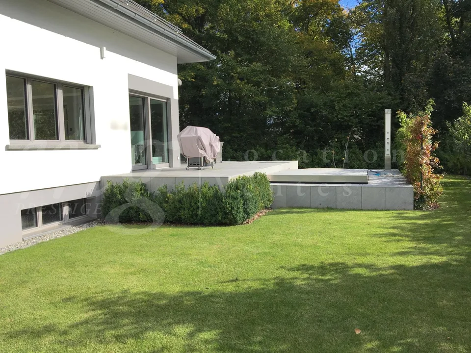 SUPERBE ET GRANDE MAISON DE 10 PIECES - 350 m2 - HPE - JARDIN DE 1100 m2 ET GRAND JACUZZI EXTERIEUR