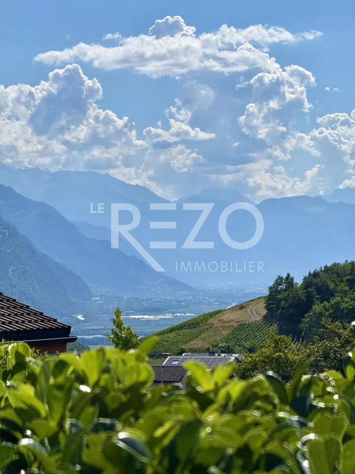 Superb 3.5-room apartment with large terrace, garden and panoramic view. SAVIÈSE, VS