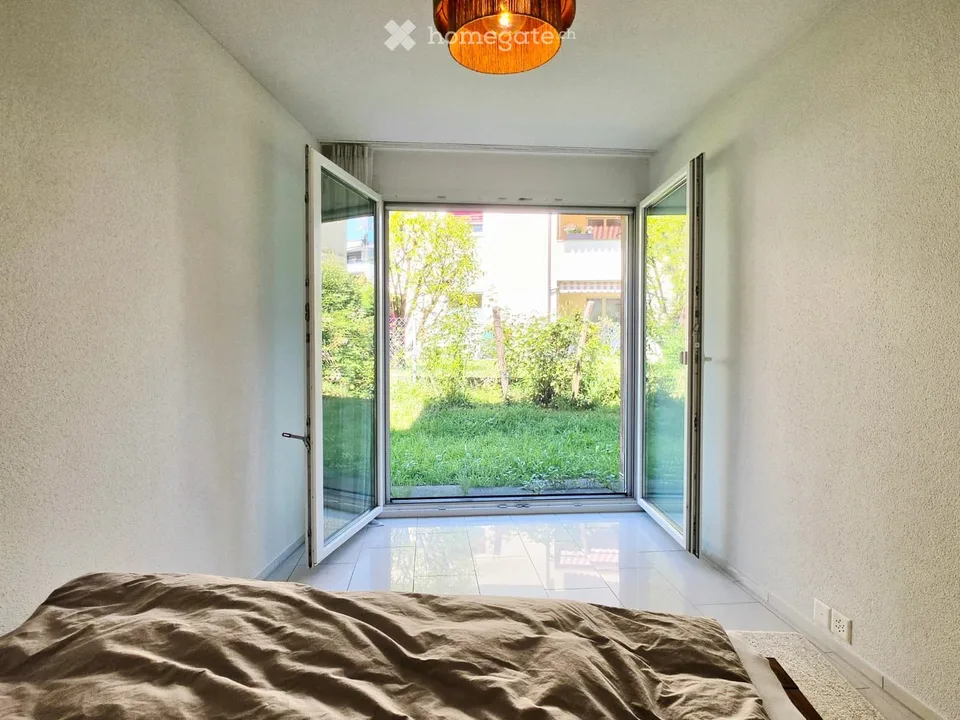 Möbliertes Zimmer mit eigenem Bad in renovierter Gartenwohnung in Baar ZG