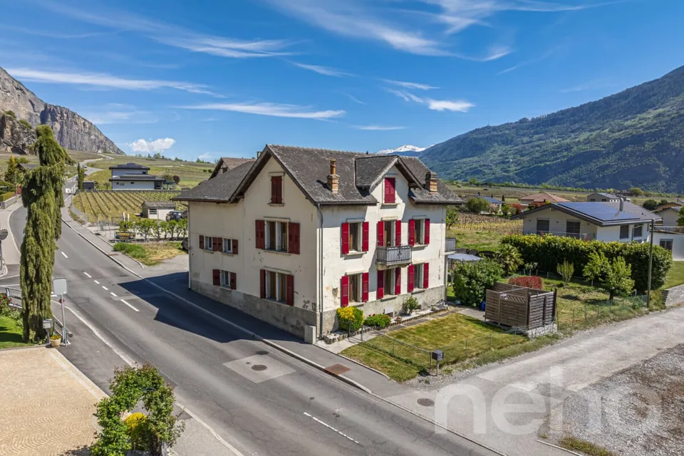 Opportunità rara a Leytron: casa con molteplici possibilità