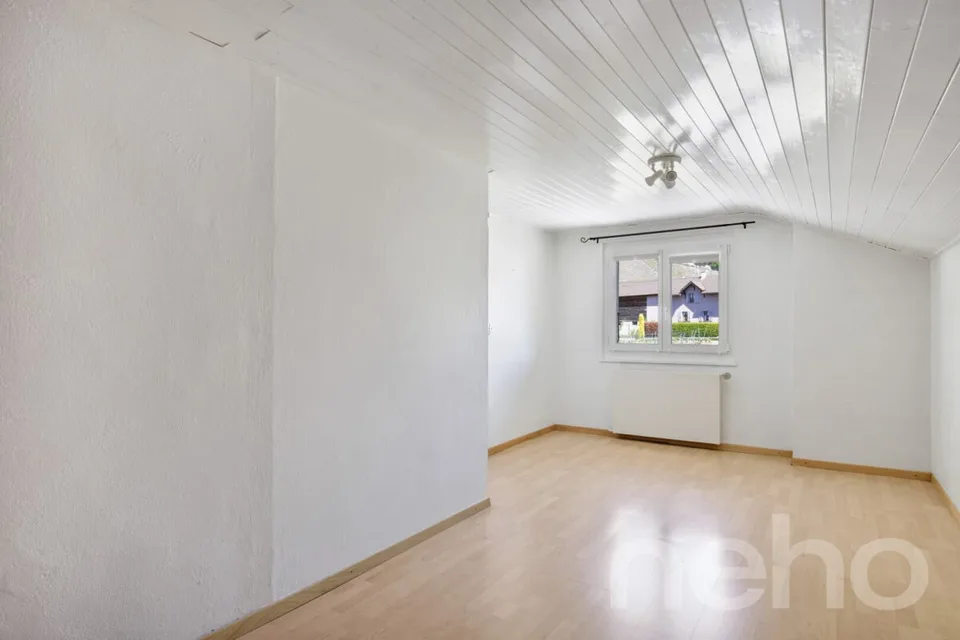 Opportunità rara a Leytron: casa con molteplici possibilità