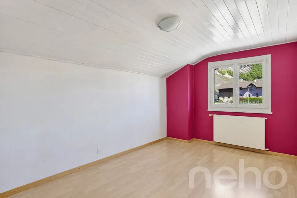 Opportunità rara a Leytron: casa con molteplici possibilità
