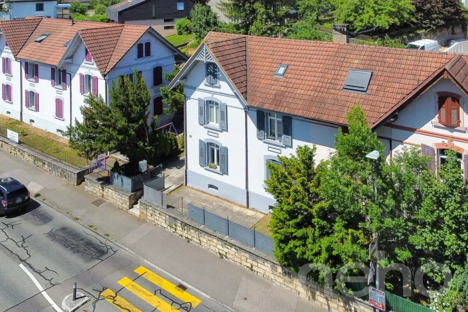 Mietshaus mit 2 Wohnungen und separaten Eingängen