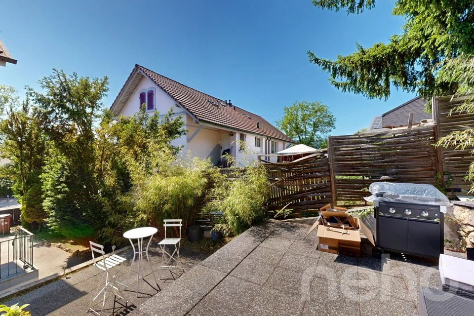 Mietshaus mit 2 Wohnungen und separaten Eingängen