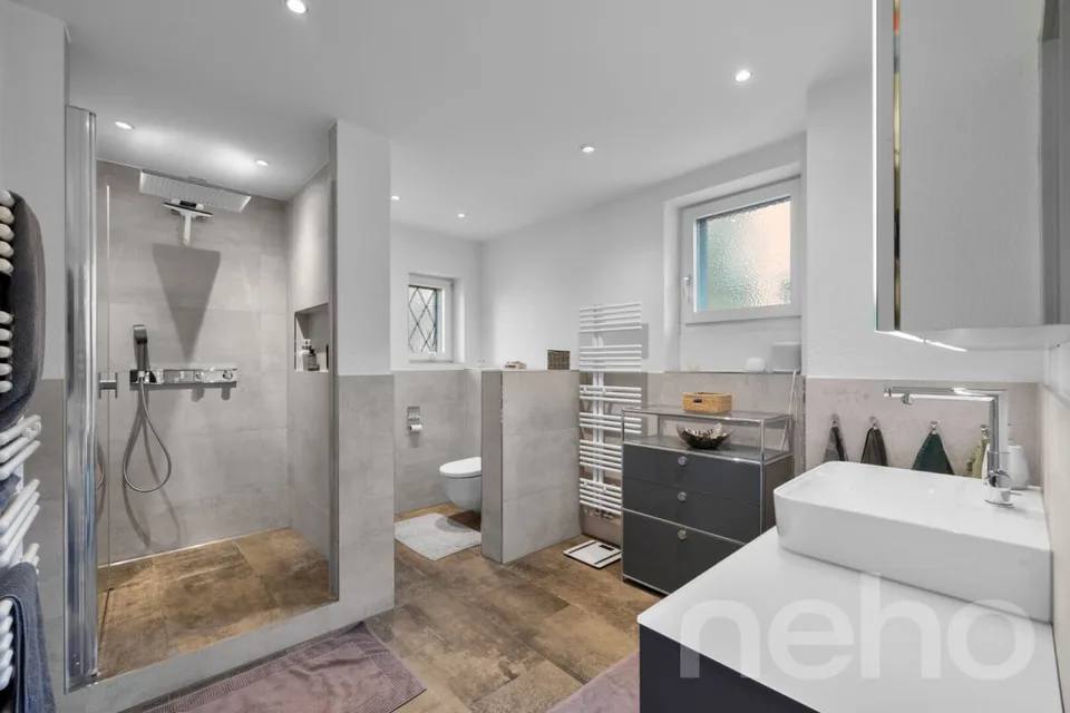 Villa exclusive de 8 pièces avec maison unifamiliale supplémentaire sur 1624m²