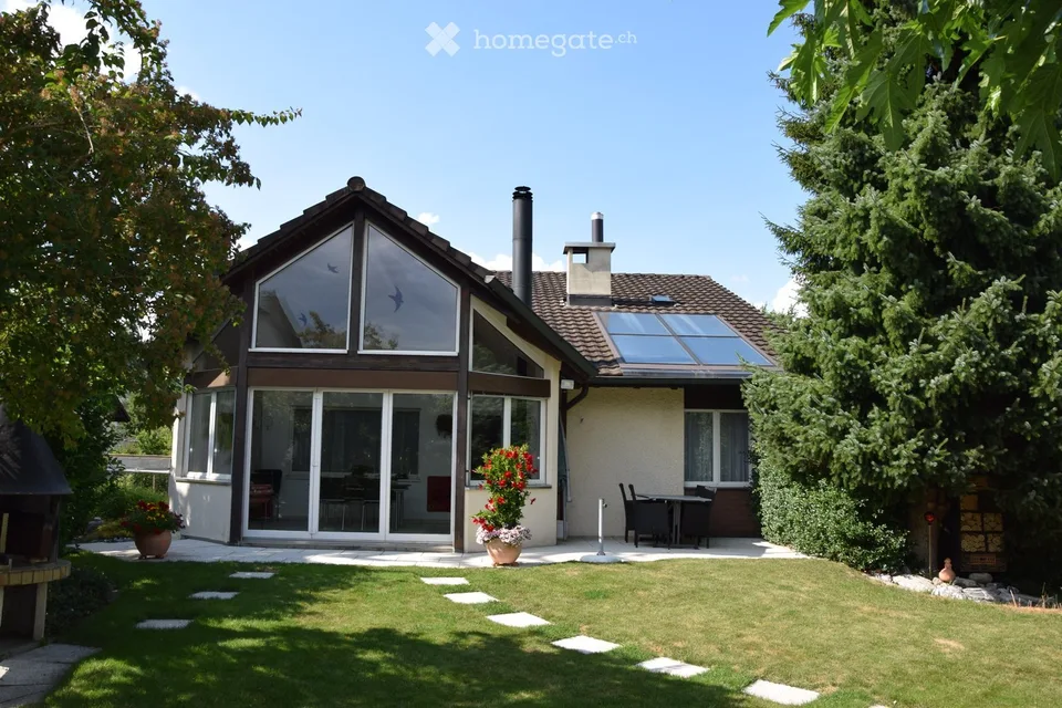 Freistehendes 5.5-Zimmer-Einfamilienhaus mit Wintergarten, Cheminée und traumhaftem Garten