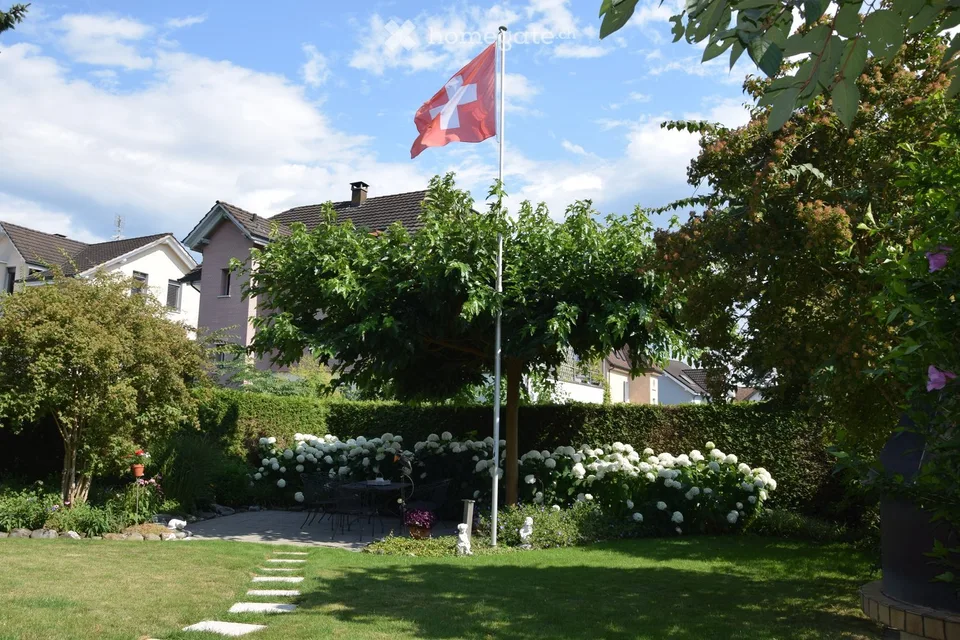 Freistehendes 5.5-Zimmer-Einfamilienhaus mit Wintergarten, Cheminée und traumhaftem Garten