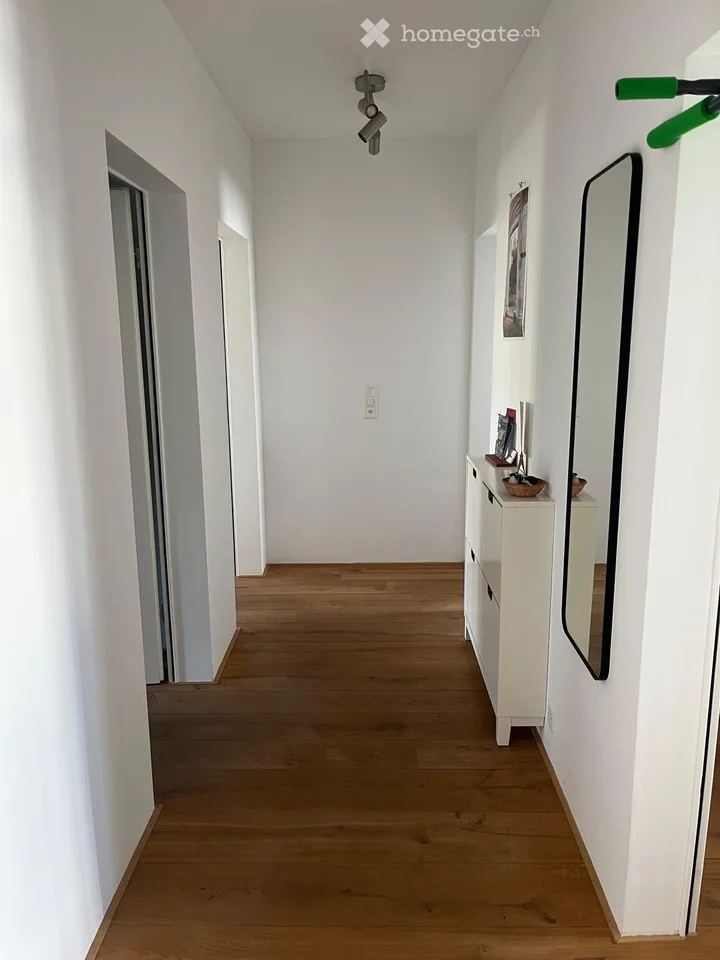 🏠 Appartamento di 3,5 locali luminoso a Berninaplatz, Zürich Oerlikon